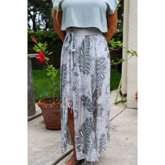 NEW LOOK MODE USA palm leaf print long skirt in light grey - Picture 1 of 3